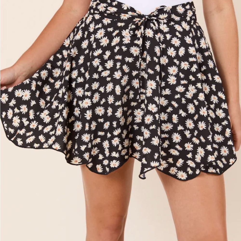 Pink Lily Black Floral Print Skort